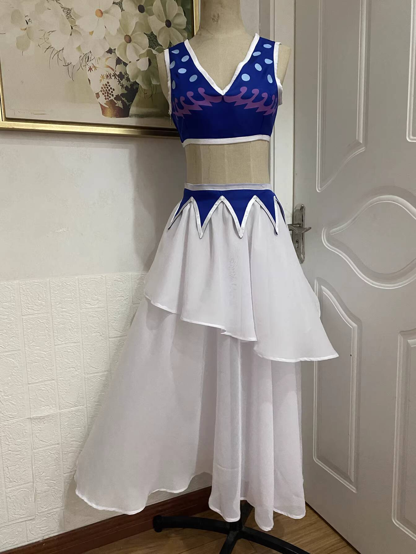 新しい名付けコスプレ衣装トップススカートはゲームパーティー用 - Anime Cosplay Name のレビューと価格